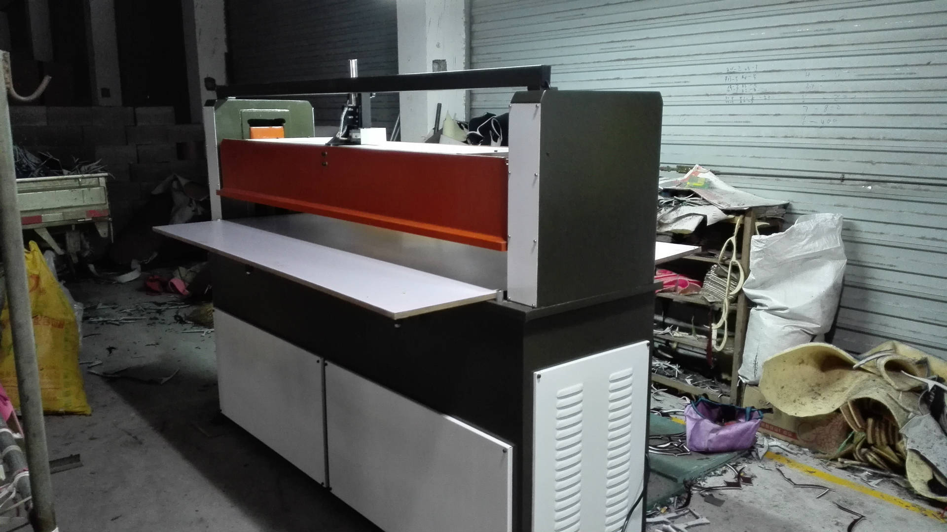 Manufacturer's direct supply plane cutting machine processing customized pearl cotton blister plane cutting machine