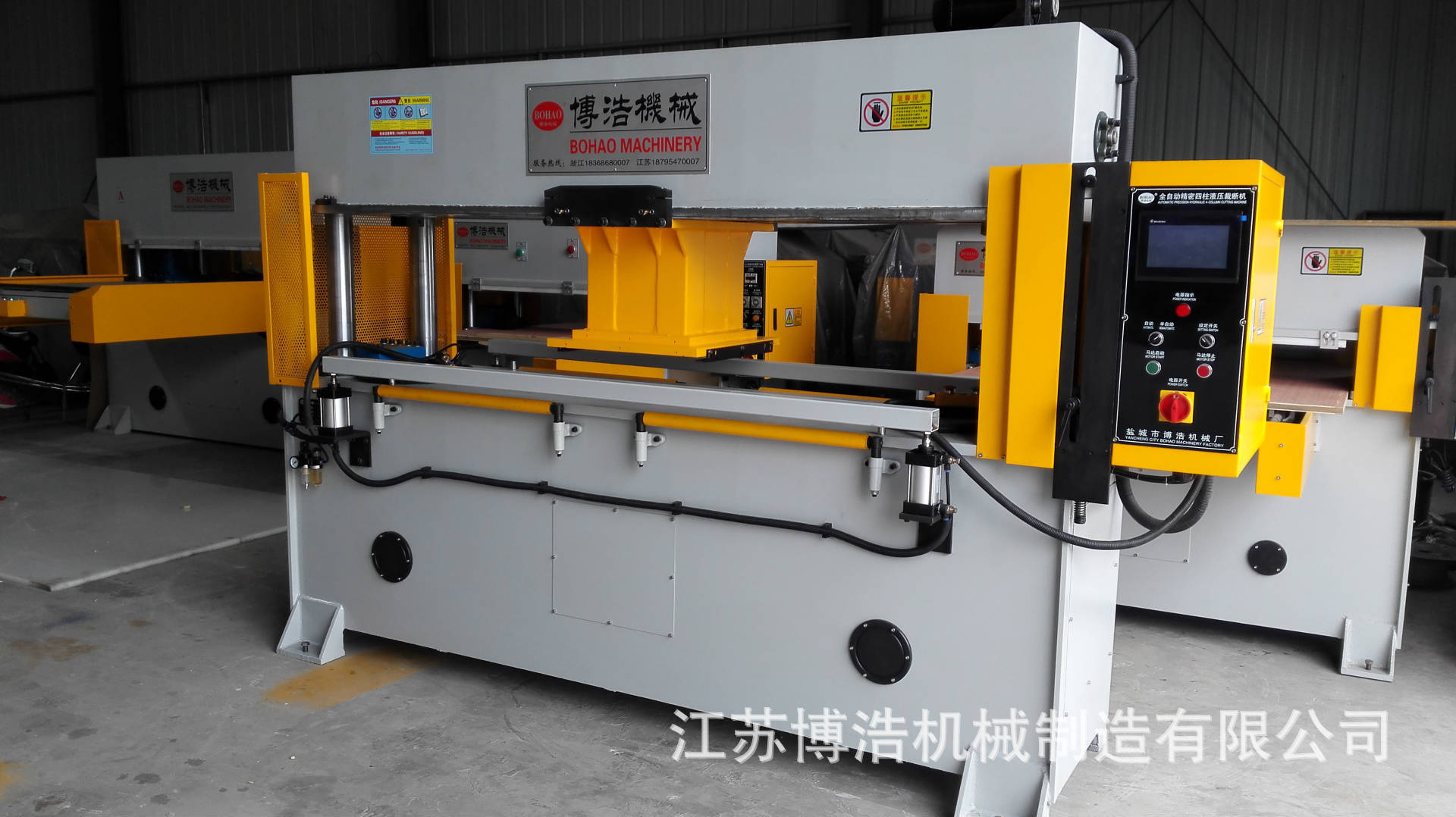 Automatic feeding computer controlled gantry hydraulic cutting machine battening box bag gantry head feeder