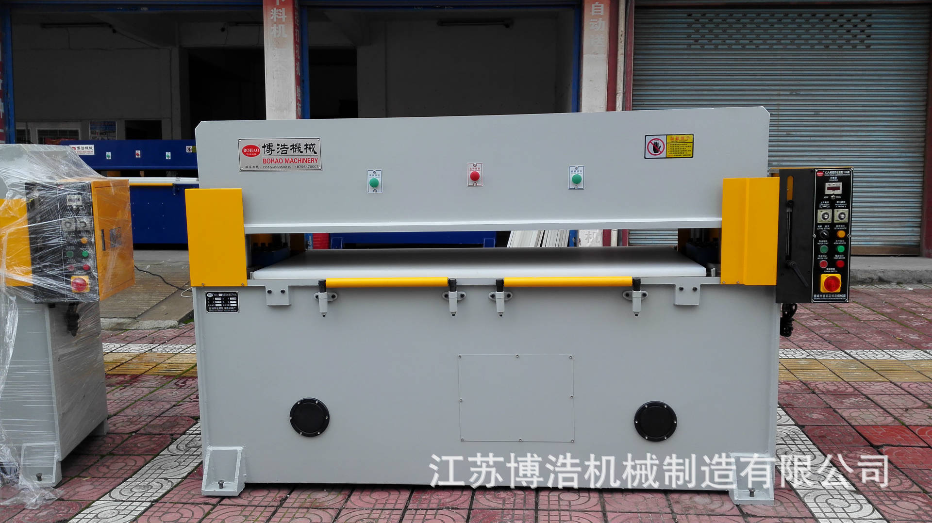 Manufacturers supply zhejiang jinhua yongkang panan lanxi crafts boxes and bags blanking machine cutting machine