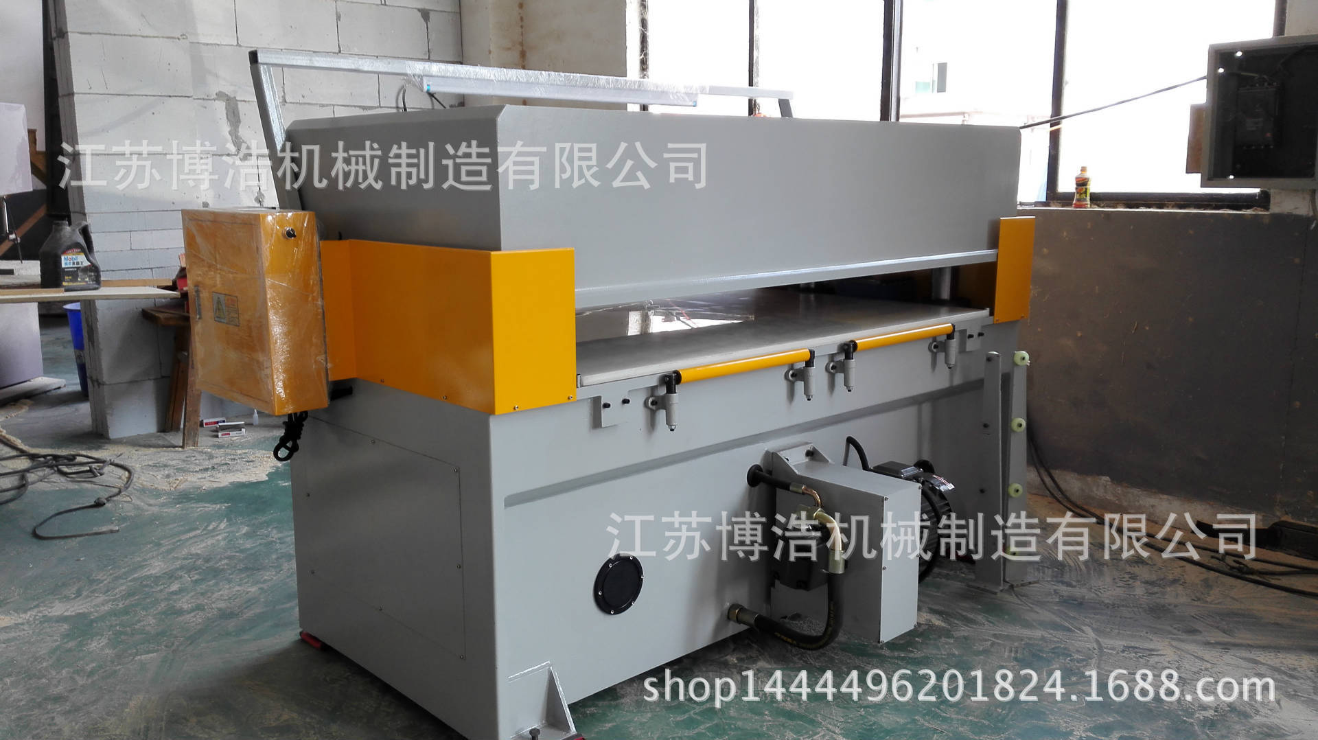Manufacturers supply zhejiang jinhua yongkang panan lanxi crafts boxes and bags blanking machine cutting machine