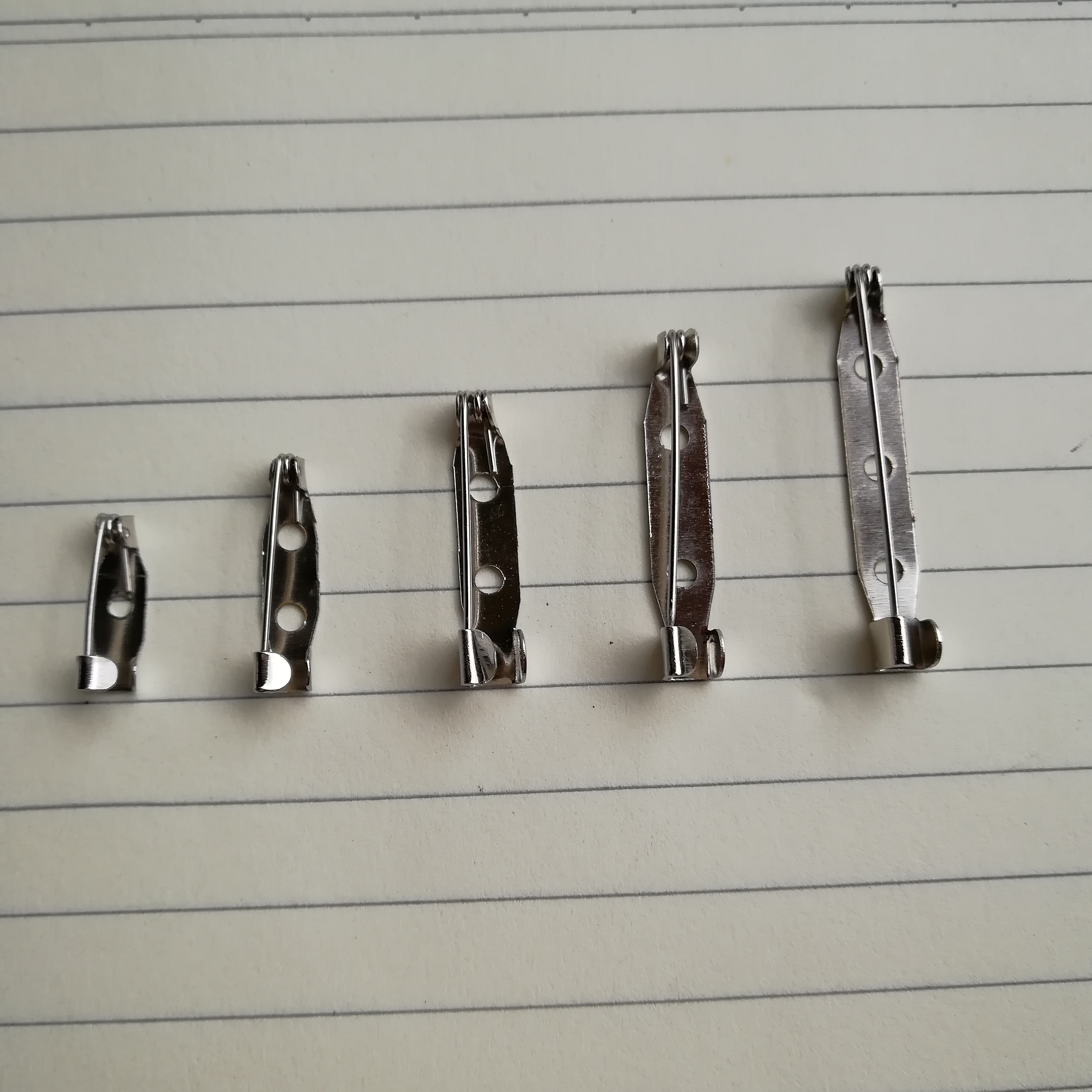 Oversize brooch retro brooch safety insurance mini small brooch clothing tag pin clasp pin paper clip