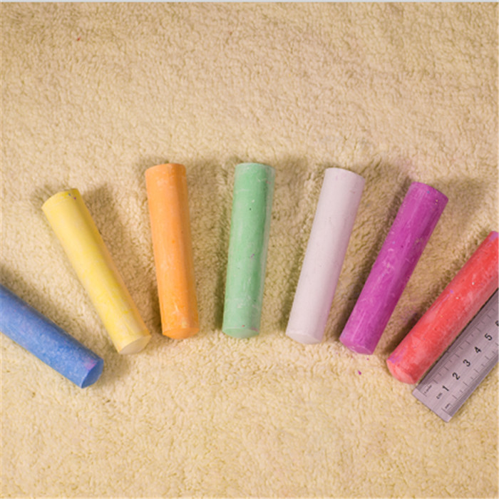 Clean dashes round children learning with high quality teaching chalk pastel