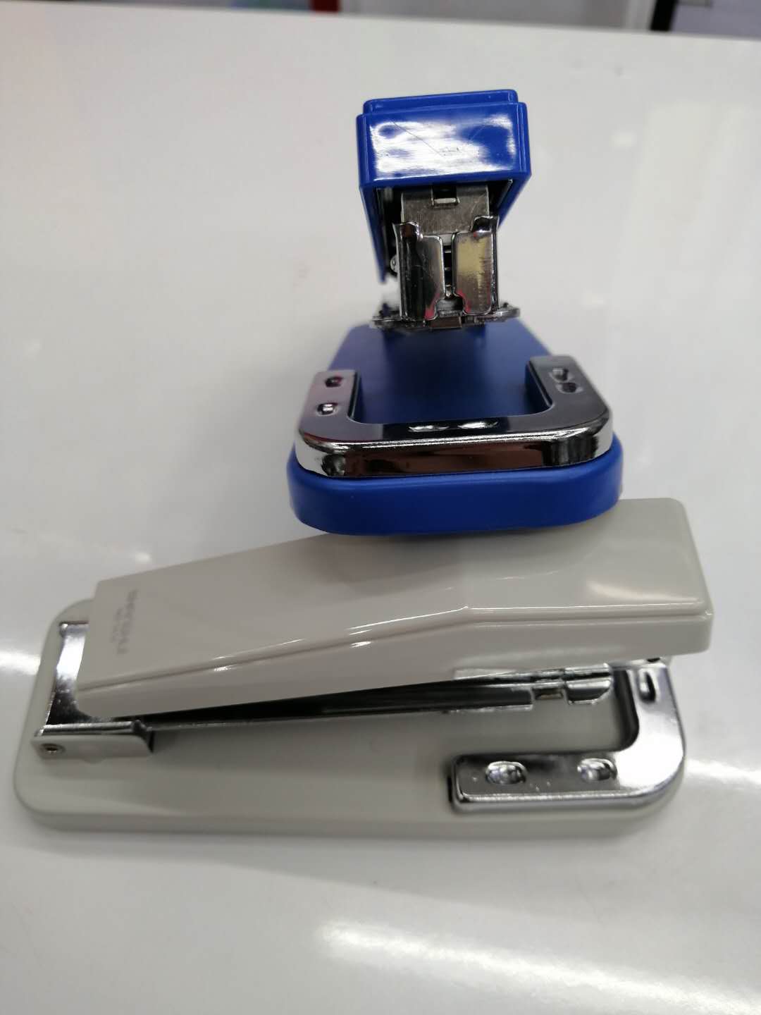 STAPLER office Medium STAPLER 24-6 26-6 metal body good quality staples punch etc.