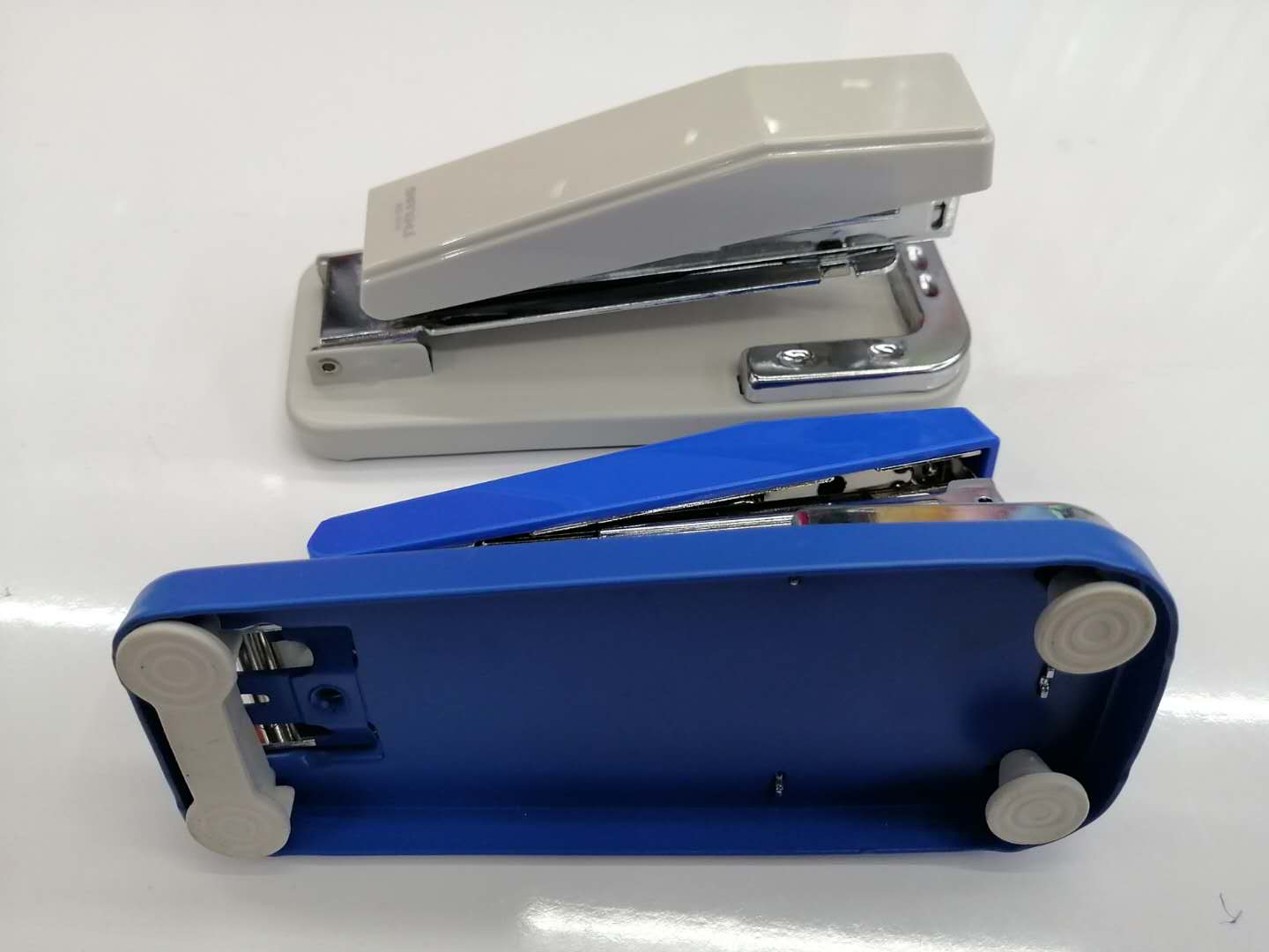 STAPLER office Medium STAPLER 24-6 26-6 metal body good quality staples punch etc. STAPLER office Medium STAPLER 24-6 26-6 metal body good quality staples punch etc.
