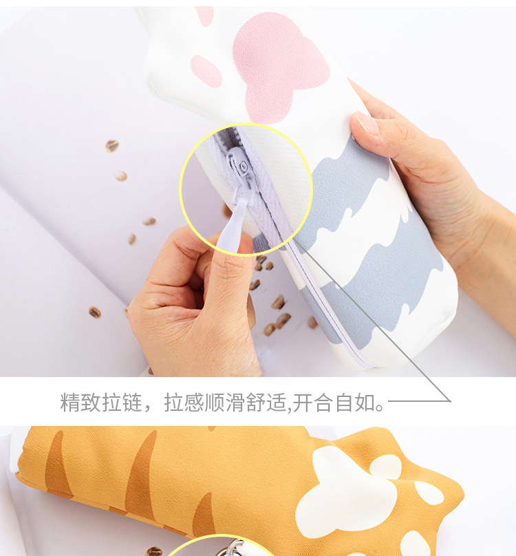 The little fresh cat claw pen bag is a cute pencil-box creative stationery storage bag for both male and female students The little fresh cat claw pen bag is a cute pencil-box creative stationery storage bag for both male and female students
