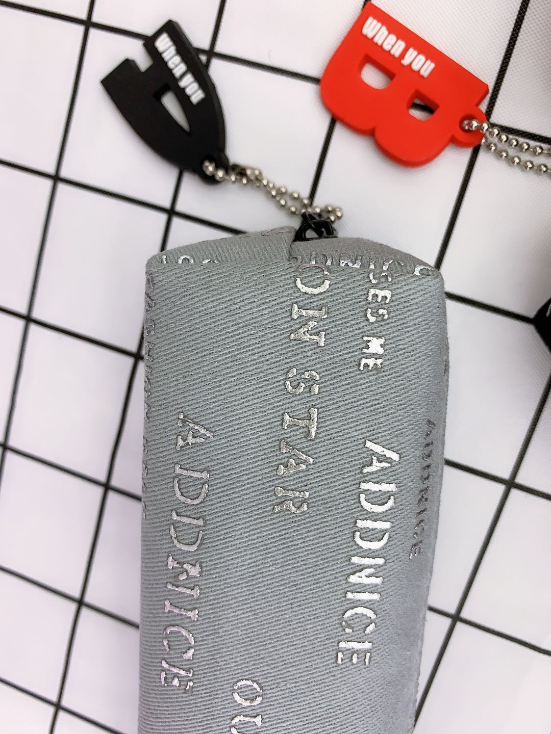 Japan and South Korea creative simple multi-functional hang tag pen bag primary school supplies creative pencil bag Japan and South Korea creative simple multi-functional hang tag pen bag primary school supplies creative pencil bag