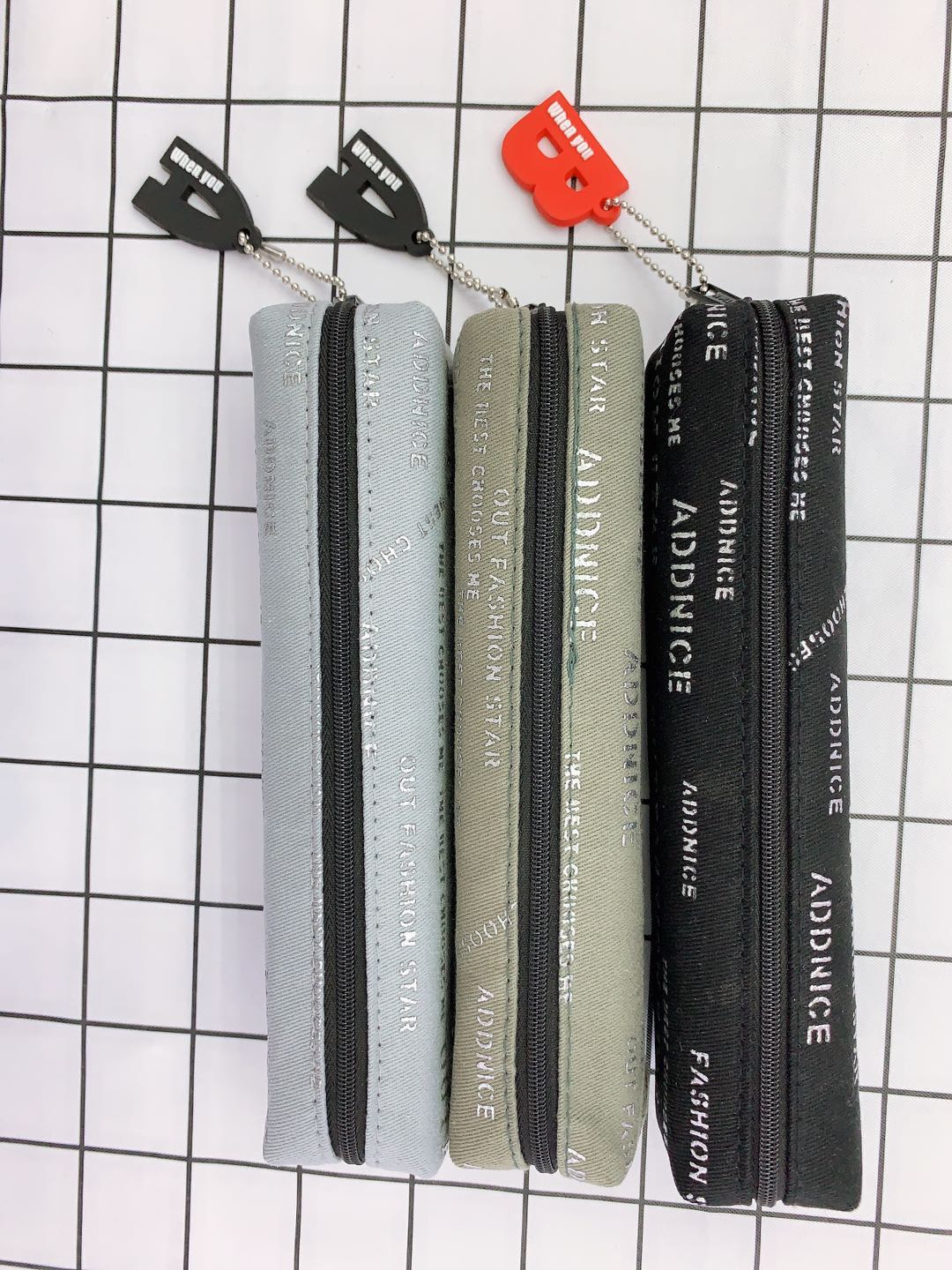 Japan and South Korea creative simple multi-functional hang tag pen bag primary school supplies creative pencil bag Japan and South Korea creative simple multi-functional hang tag pen bag primary school supplies creative pencil bag