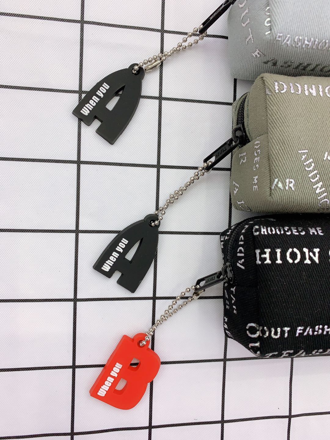 Japan and South Korea creative simple multi-functional hang tag pen bag primary school supplies creative pencil bag Japan and South Korea creative simple multi-functional hang tag pen bag primary school supplies creative pencil bag