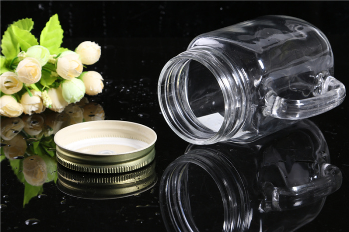 Sealed glass with a glass glass cup with a glass cup. Sealed glass with a glass glass cup with a glass cup.