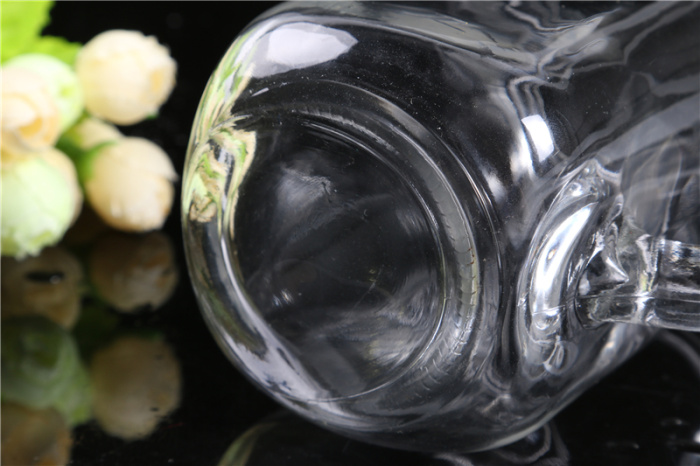 Sealed glass with a glass glass cup with a glass cup. Sealed glass with a glass glass cup with a glass cup.