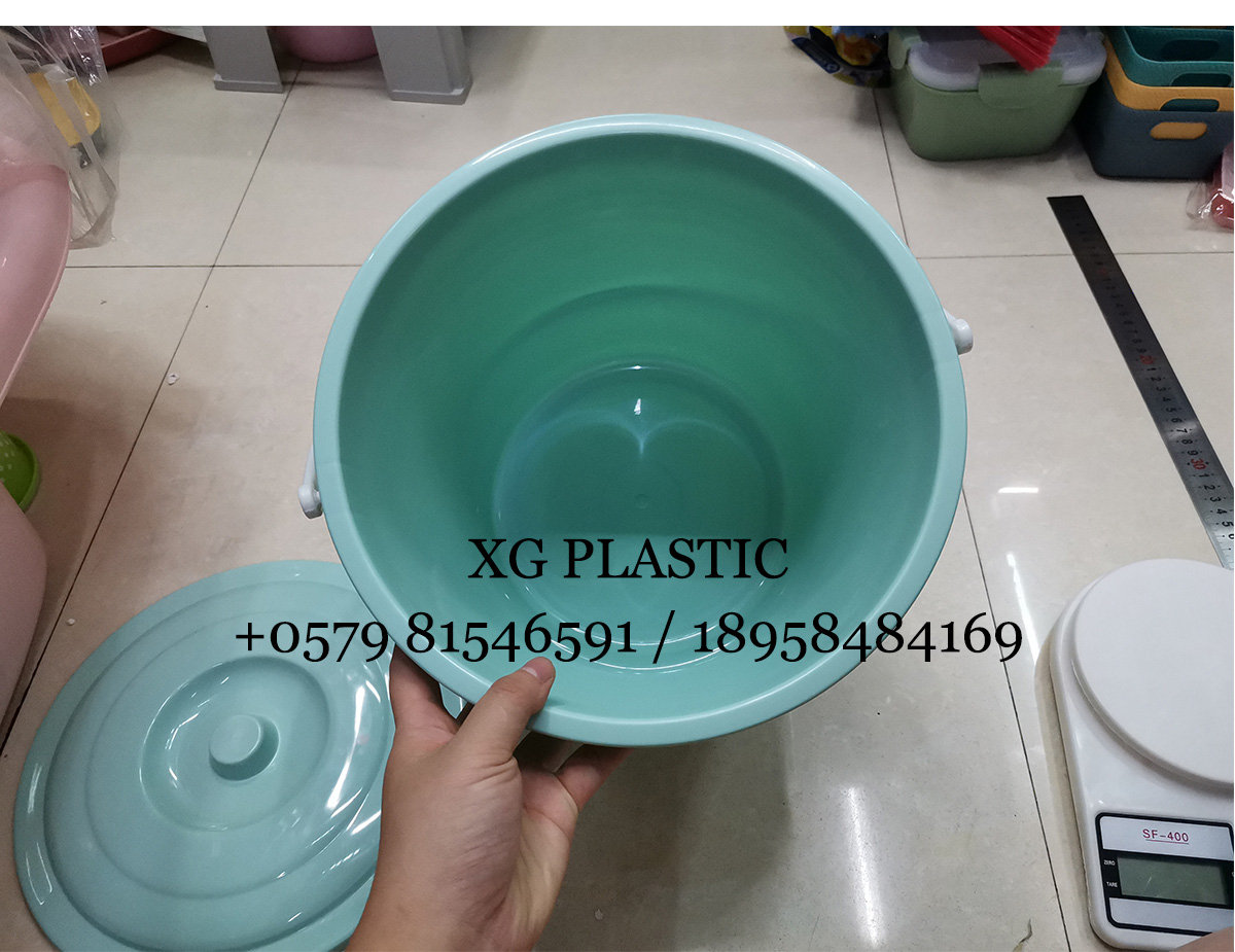 8 Liter water bucket plastic bucket with lid simple style household water storage bucket portable round shape bucket 8 Liter water bucket plastic bucket with lid simple style household water storage bucket portable round shape bucket
