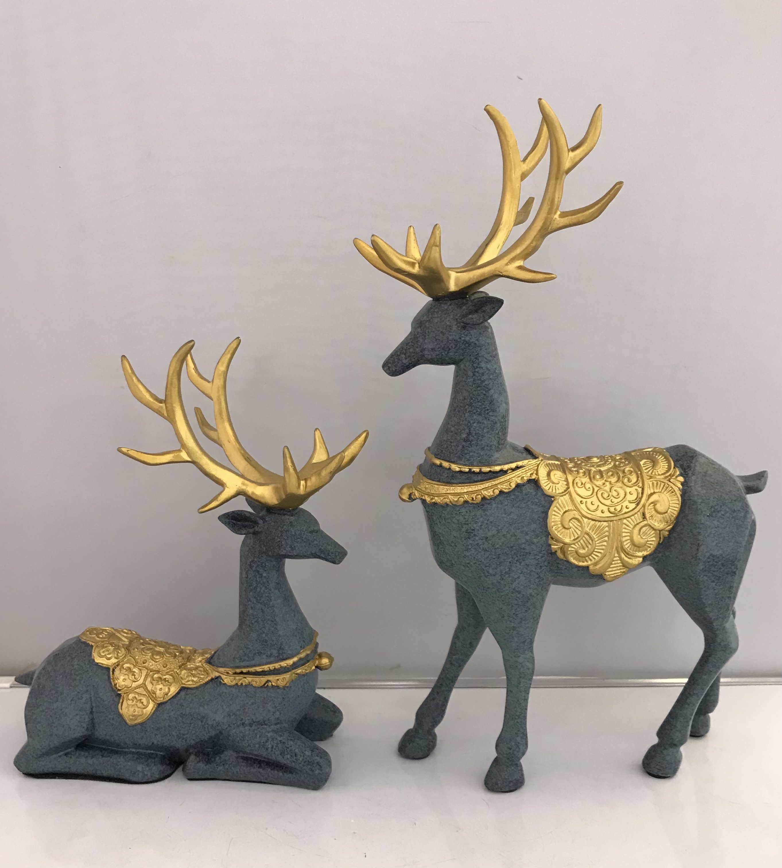 Resin Crafts European Pattern Crystal Ball Couple Pair Deer Decoration Creative Living Room TV Cabinet Decorations Resin Crafts European Pattern Crystal Ball Couple Pair Deer Decoration Creative Living Room TV Cabinet Decorations