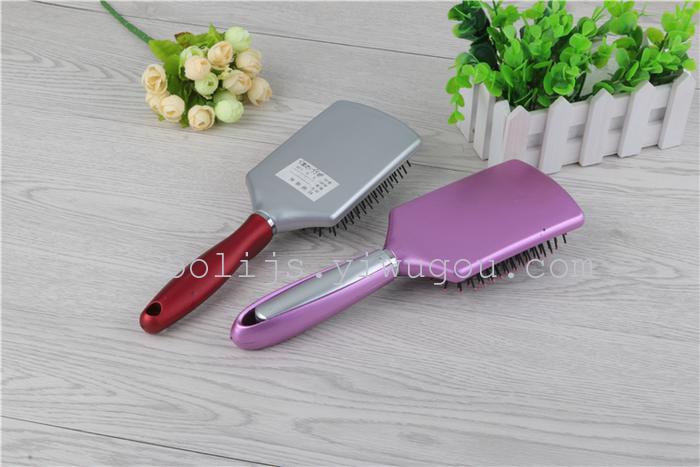 Massage the comb air cushion to comb the large plate to comb the static electricity. Massage the comb air cushion to comb the large plate to comb the static electricity.