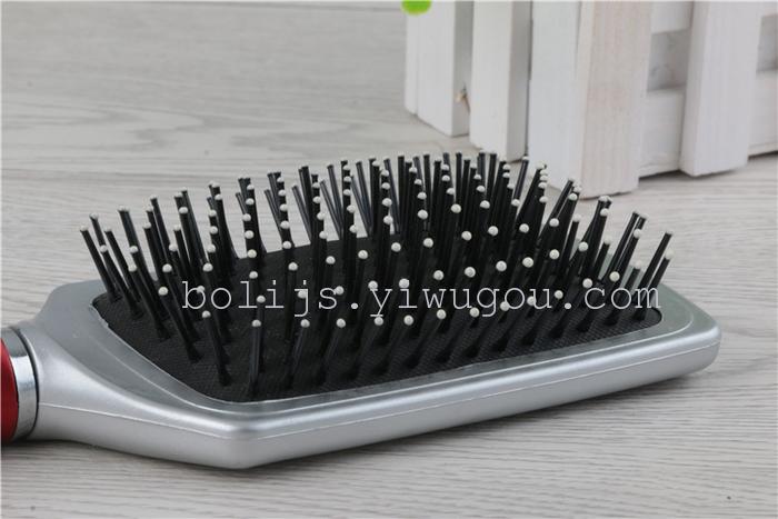 Massage the comb air cushion to comb the large plate to comb the static electricity. Massage the comb air cushion to comb the large plate to comb the static electricity.