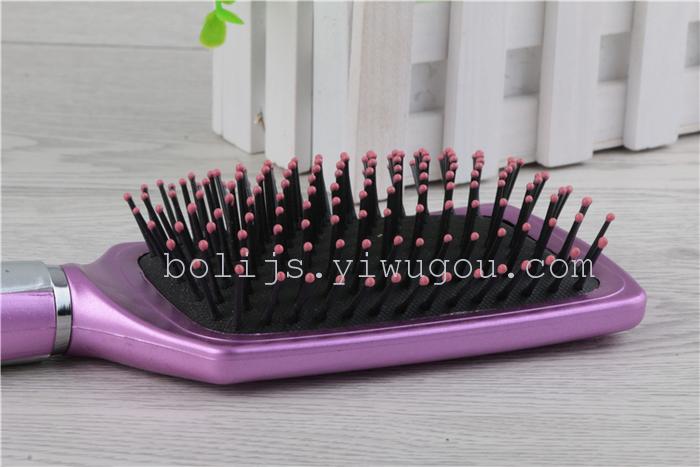 Massage the comb air cushion to comb the large plate to comb the static electricity. Massage the comb air cushion to comb the large plate to comb the static electricity.