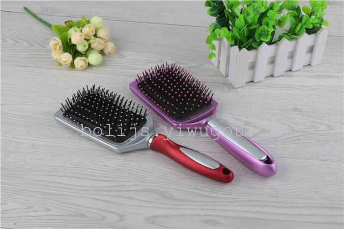 Massage the comb air cushion to comb the large plate to comb the static electricity. Massage the comb air cushion to comb the large plate to comb the static electricity.