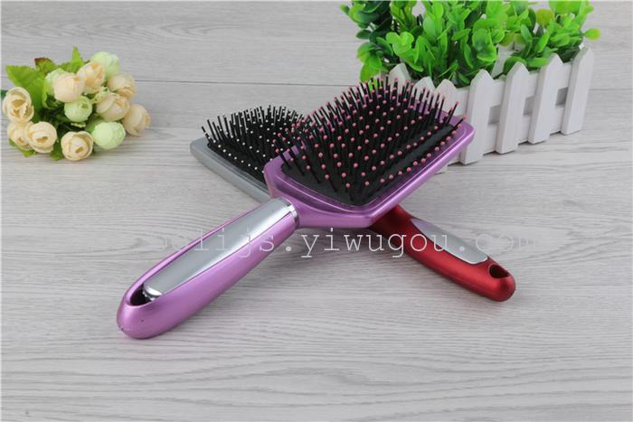 Massage the comb air cushion to comb the large plate to comb the static electricity. Massage the comb air cushion to comb the large plate to comb the static electricity.