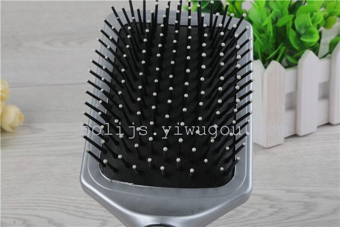 Massage the comb air cushion to comb the large plate to comb the static electricity. Massage the comb air cushion to comb the large plate to comb the static electricity.