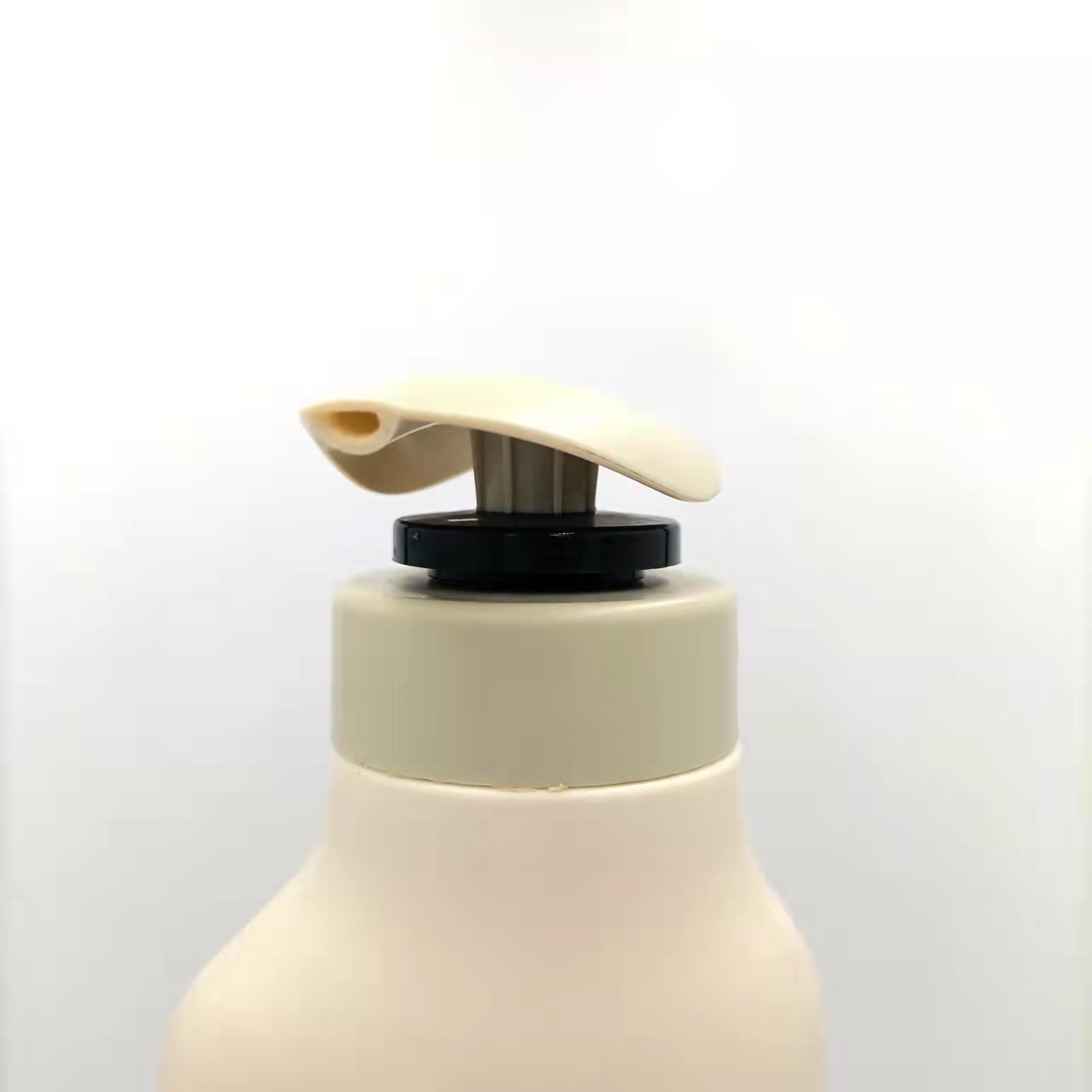 Lana Collagen 4 in 1 Shampoo Soften hair Remove dandruff and relieve itching 500 ml