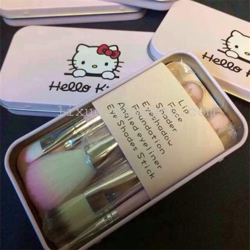 Hello Ktty Hello Kitty tin makeup brush