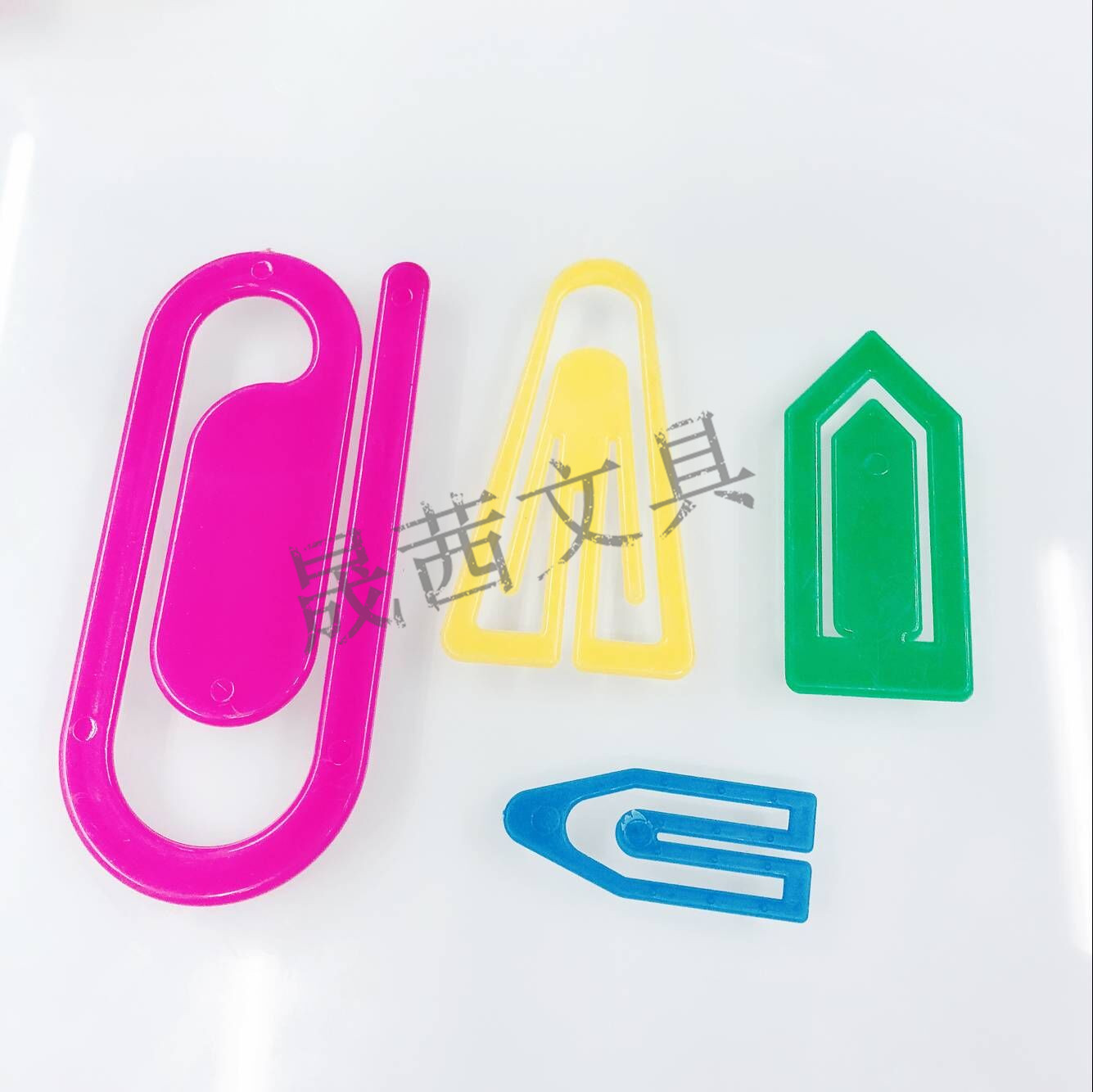 Plastic paper clip special paper clip advertising plastic film trademark lamination stick drill plastic paper clip