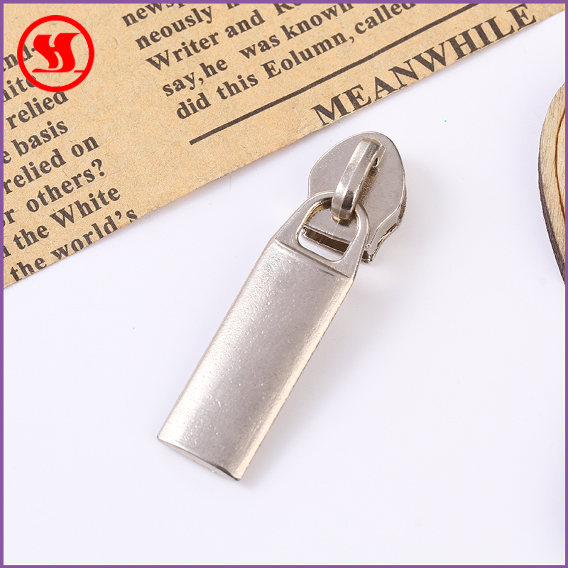 Zipper manufacturers box and bag sofa mattress no lock puller 5 nylon metal plating smooth plate puller spot wholesale