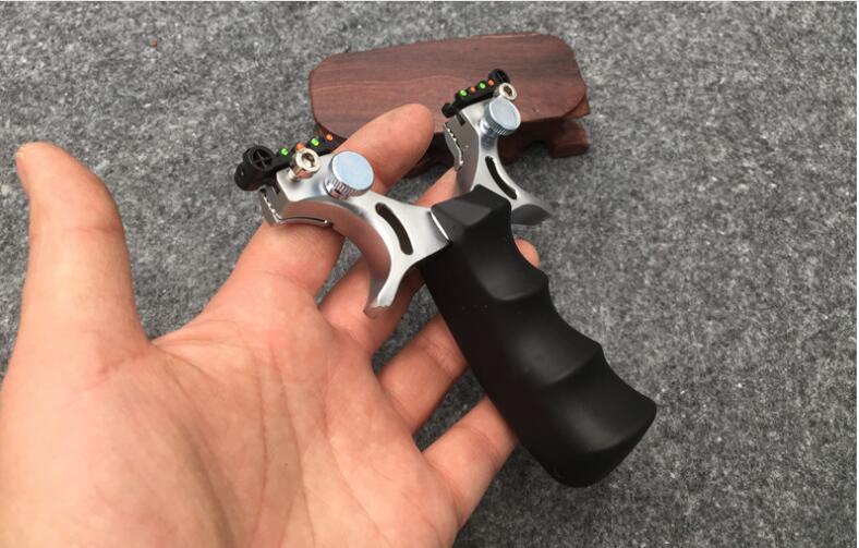 New fast pressure slingshot after the dragon feel wang flat skin slingshot precise light fast pressure slingshot New fast pressure slingshot after the dragon feel wang flat skin slingshot precise light fast pressure slingshot
