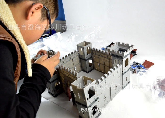 Children's DIY Self-Assembled Toys Assembled Castle Model Siege War Battlefield Ancient Soldier Castelet Suit