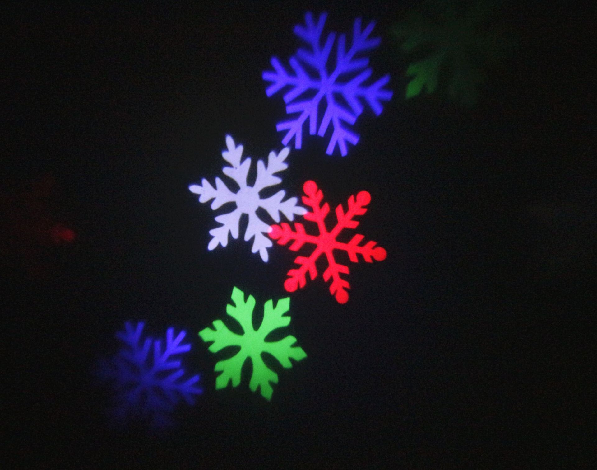 LED Red Green Blue White Four-Color Snowflake Lawn Lamp White Snowflake Lamp European And American Christmas Projection Lamp Waterproof Ground Plugged Light LED Red Green Blue White Four-Color Snowflake Lawn Lamp White Snowflake Lamp European And American Christmas Projection Lamp Waterproof Ground Plugged Light
