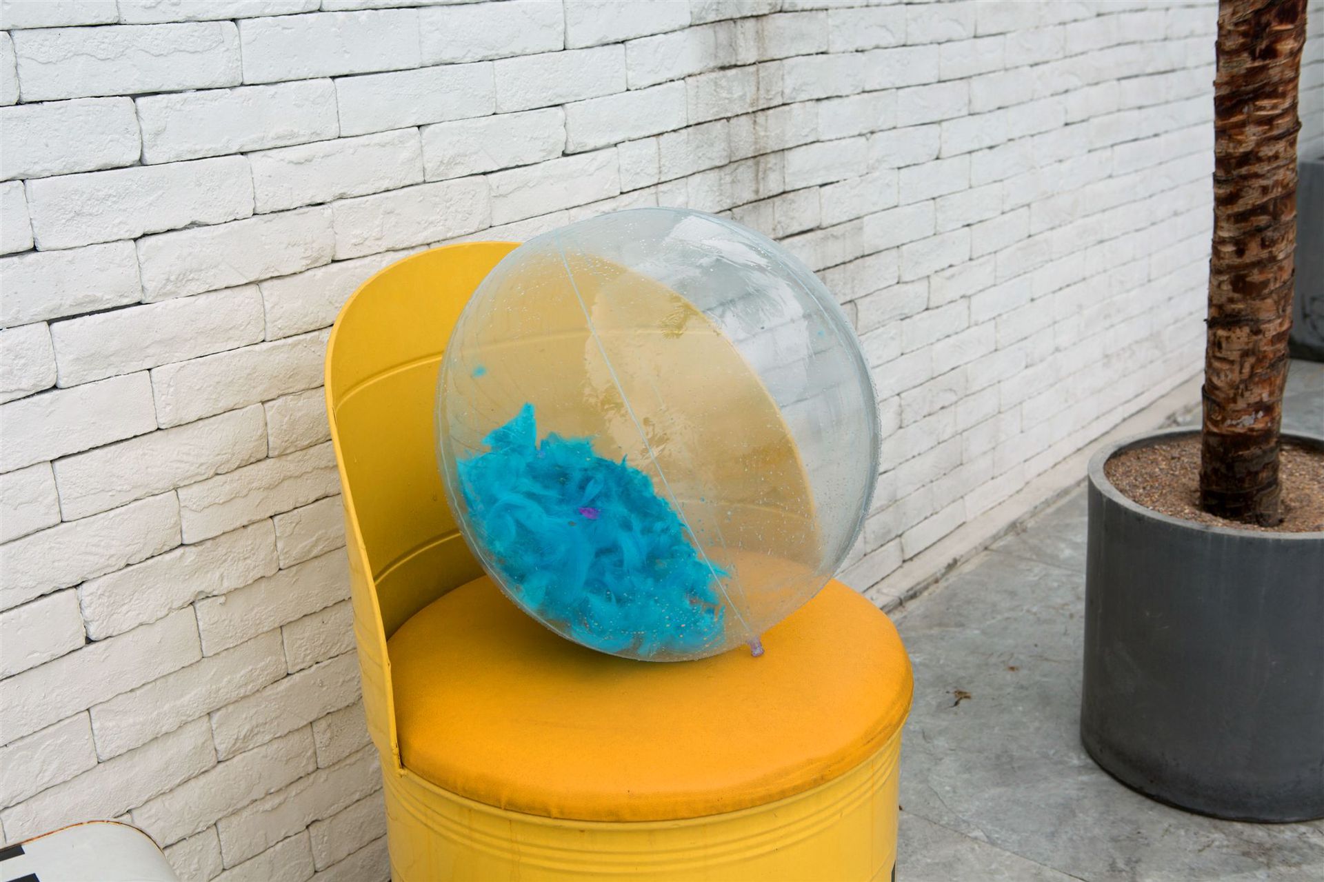 Cross-Border Hotline Ins Hot Sale Internet Celebrity Inflatable Transparent Feather Beach Ball PVC Ball Water Beach Toys