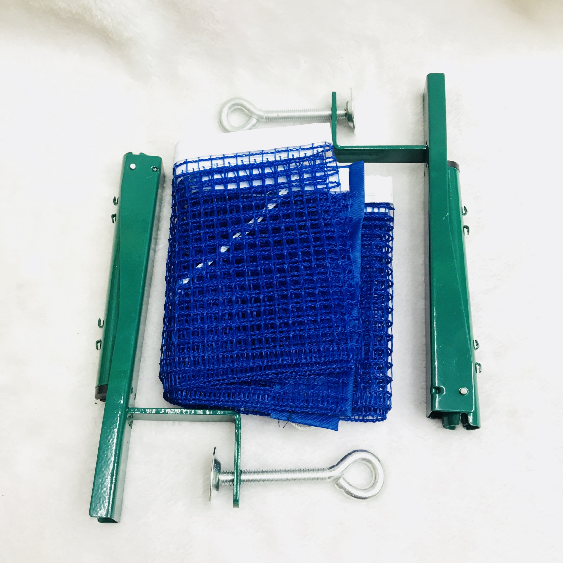 The manufacturer sells the portable table tennis table tennis rack and the net frame of the game.