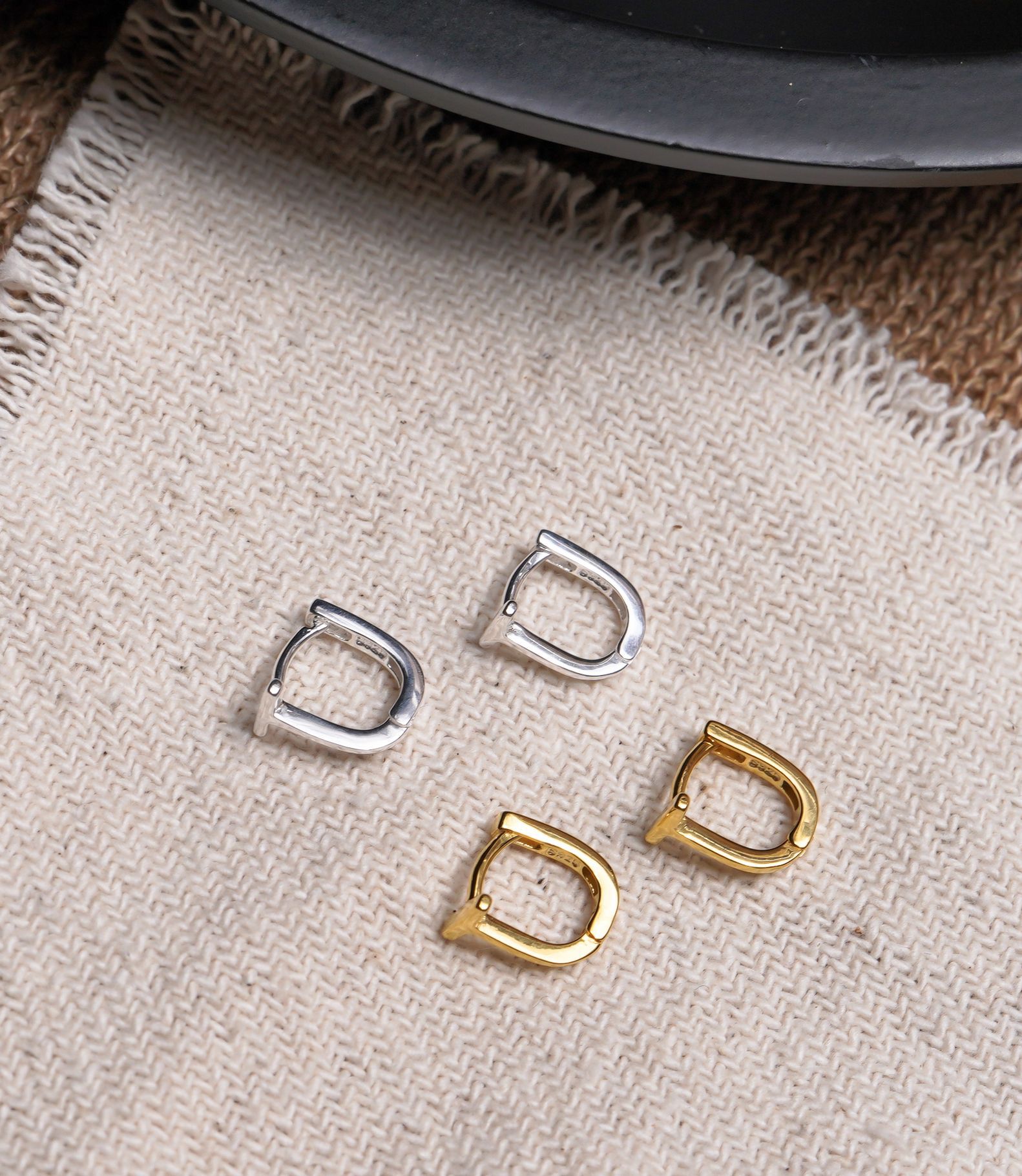 Exquisite Small Metal Ear Cuff Earrings Women's Korean-Style Simple All-Match Niche Temperament Personalized Ear Studs Cold Style Exquisite Small Metal Ear Cuff Earrings Women's Korean-Style Simple All-Match Niche Temperament Personalized Ear Studs Cold Style