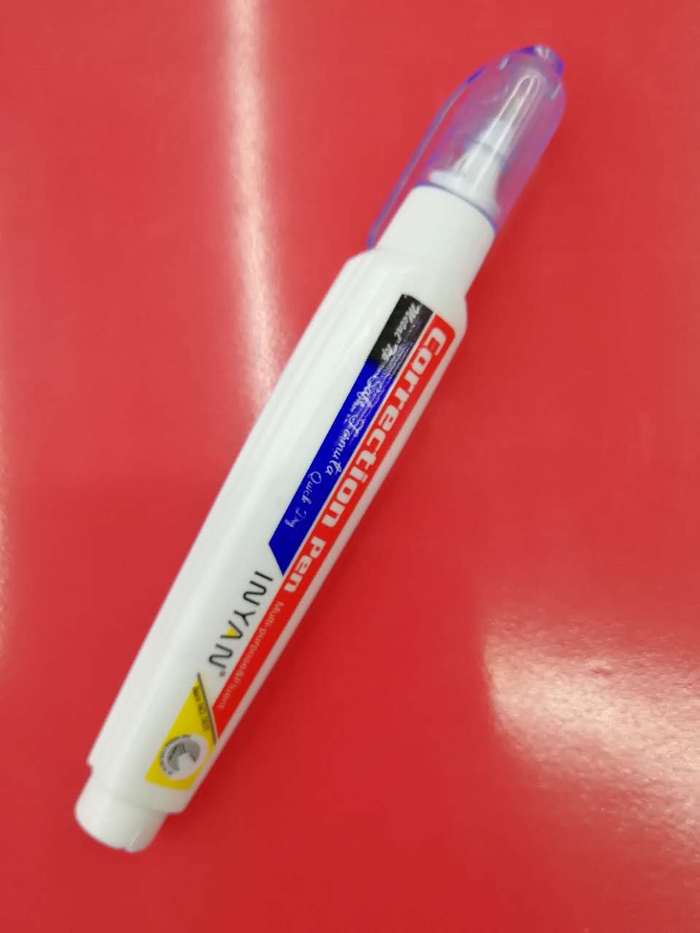 Yingyuan student correction liquid steel head correction fluid non-toxic quick-dry stationery supplies. Yingyuan student correction liquid steel head correction fluid non-toxic quick-dry stationery supplies.