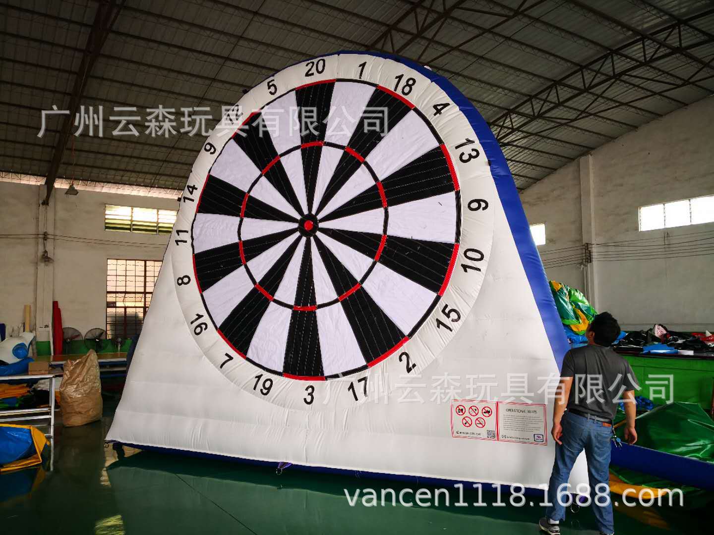 Manufacturer customized inflatable darts PVC outdoor football dart target sports inflatable children large-scale 