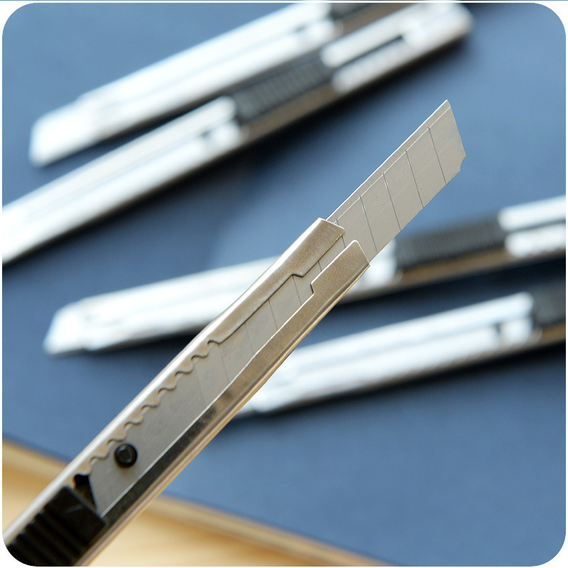 A Small Size Art Knife Paper Cutter Metal Cutting Wallpaper Film Knife Express Knife Tape Carving Blades