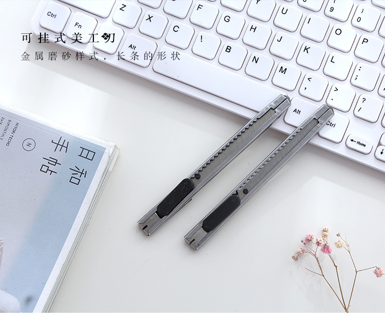 A Small Size Art Knife Paper Cutter Metal Cutting Wallpaper Film Knife Express Knife Tape Carving Blades