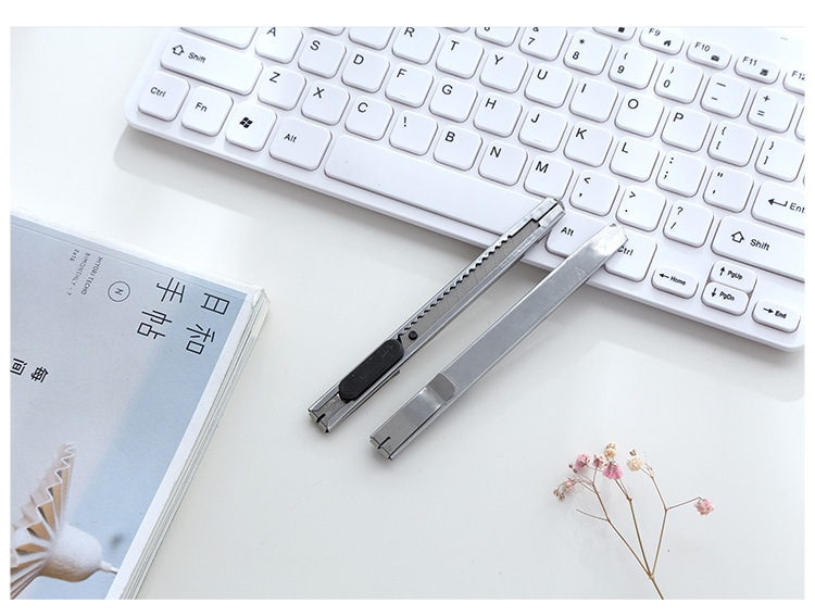 A Small Size Art Knife Paper Cutter Metal Cutting Wallpaper Film Knife Express Knife Tape Carving Blades