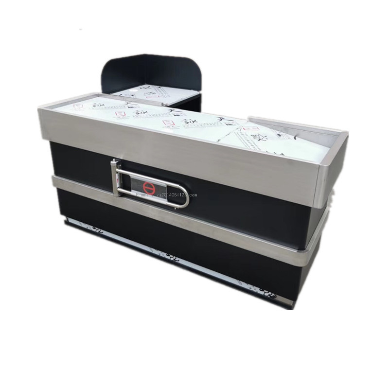 Yonghui is willing to pay the bill at the checkout Countercashu table