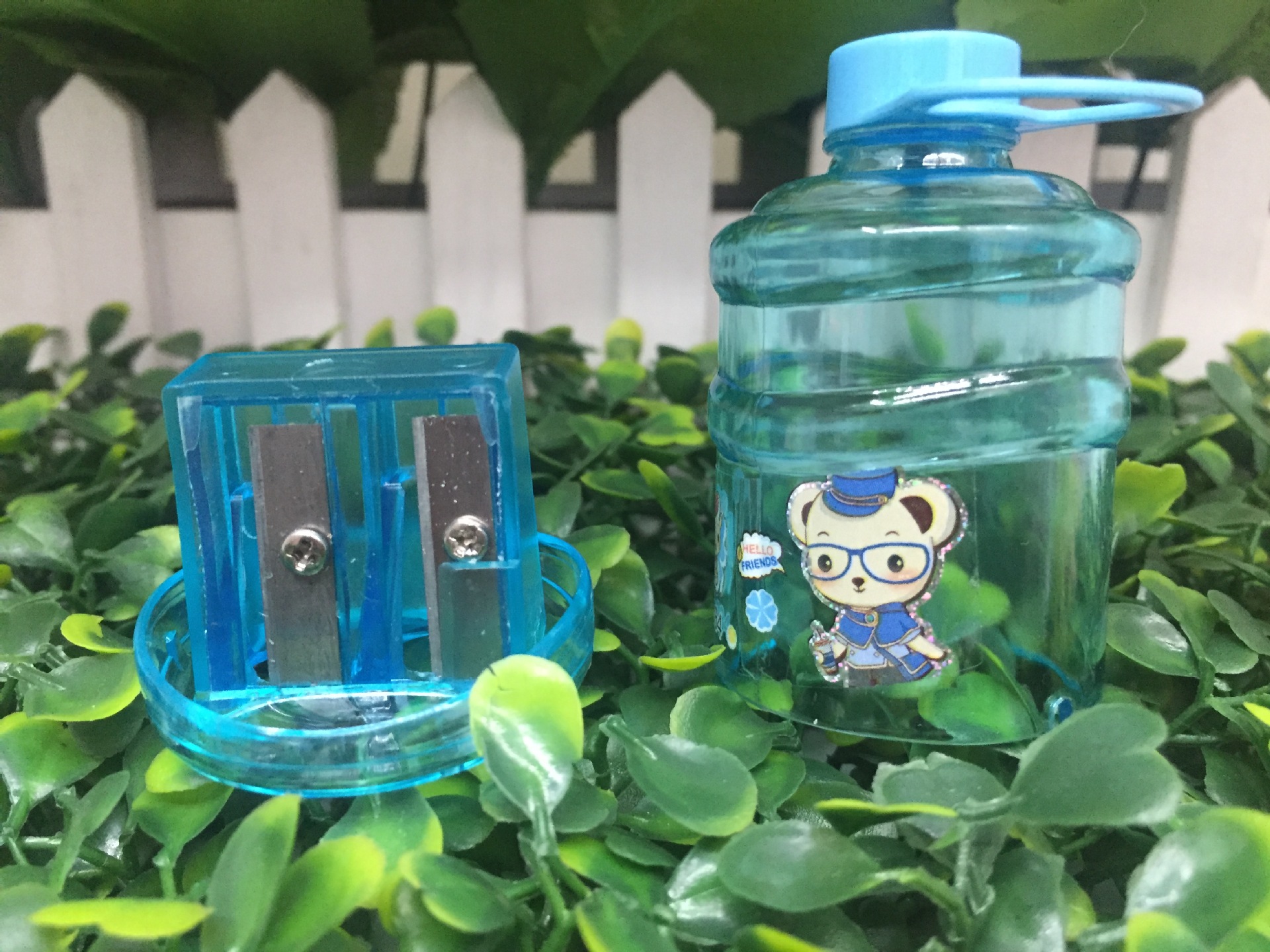 Cartoon watercooler shaped pencil sharpener creative single-hole plastic pencil sharpener Cartoon watercooler shaped pencil sharpener creative single-hole plastic pencil sharpener