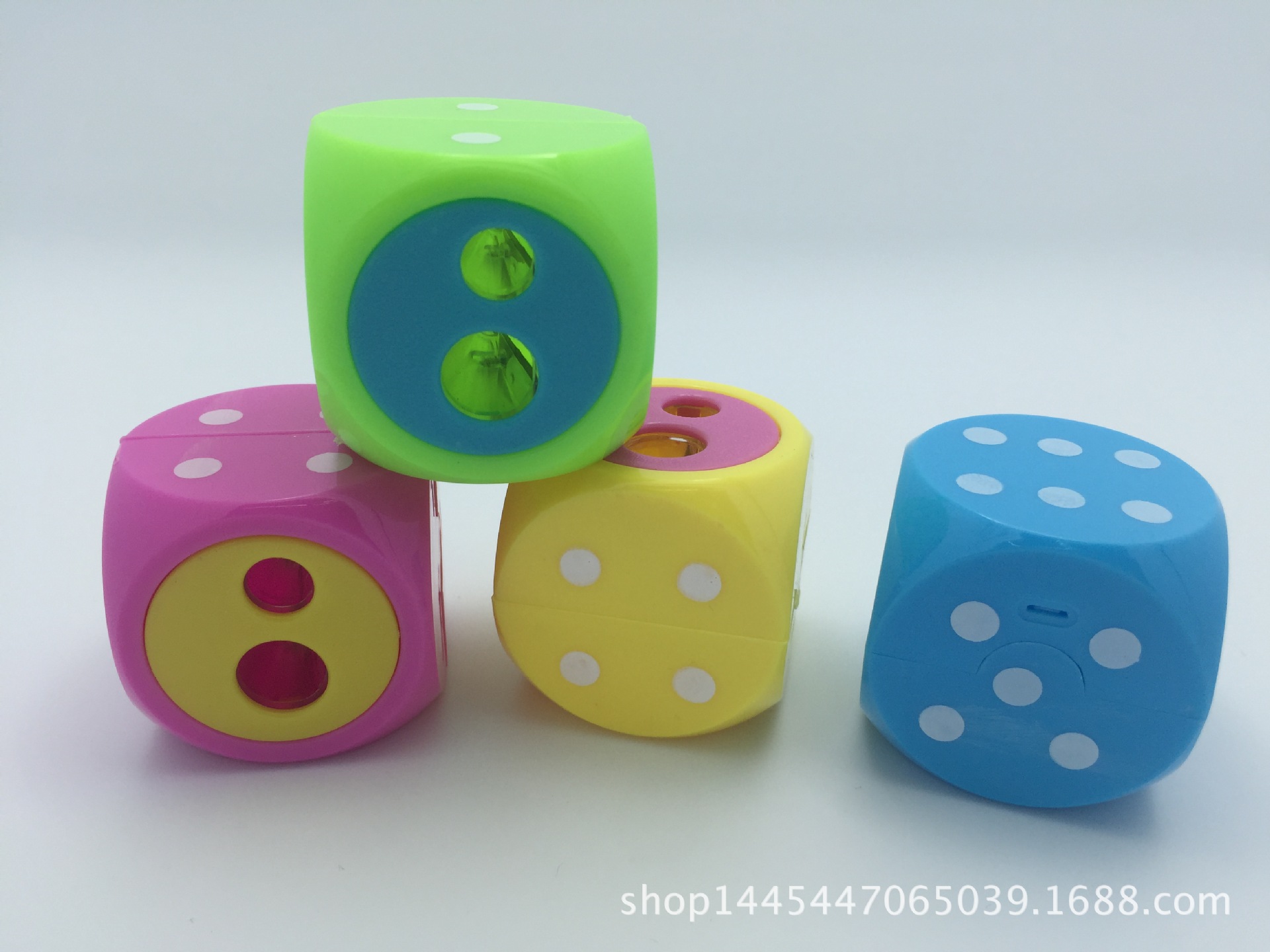 Cartoon pencil sharpener Japanese and Korean dice large hole sharpener candy color sharpener pencil sharpener Cartoon pencil sharpener Japanese and Korean dice large hole sharpener candy color sharpener pencil sharpener
