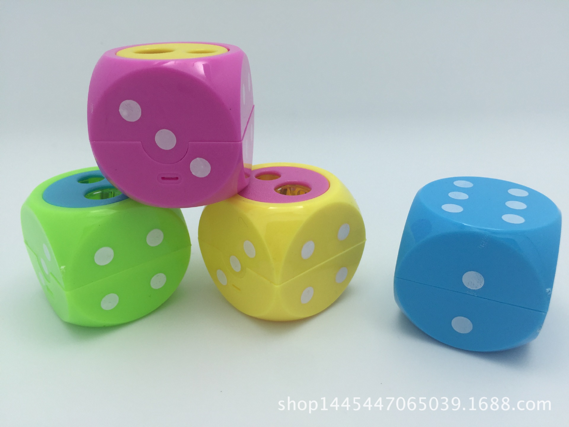 Cartoon pencil sharpener Japanese and Korean dice large hole sharpener candy color sharpener pencil sharpener Cartoon pencil sharpener Japanese and Korean dice large hole sharpener candy color sharpener pencil sharpener
