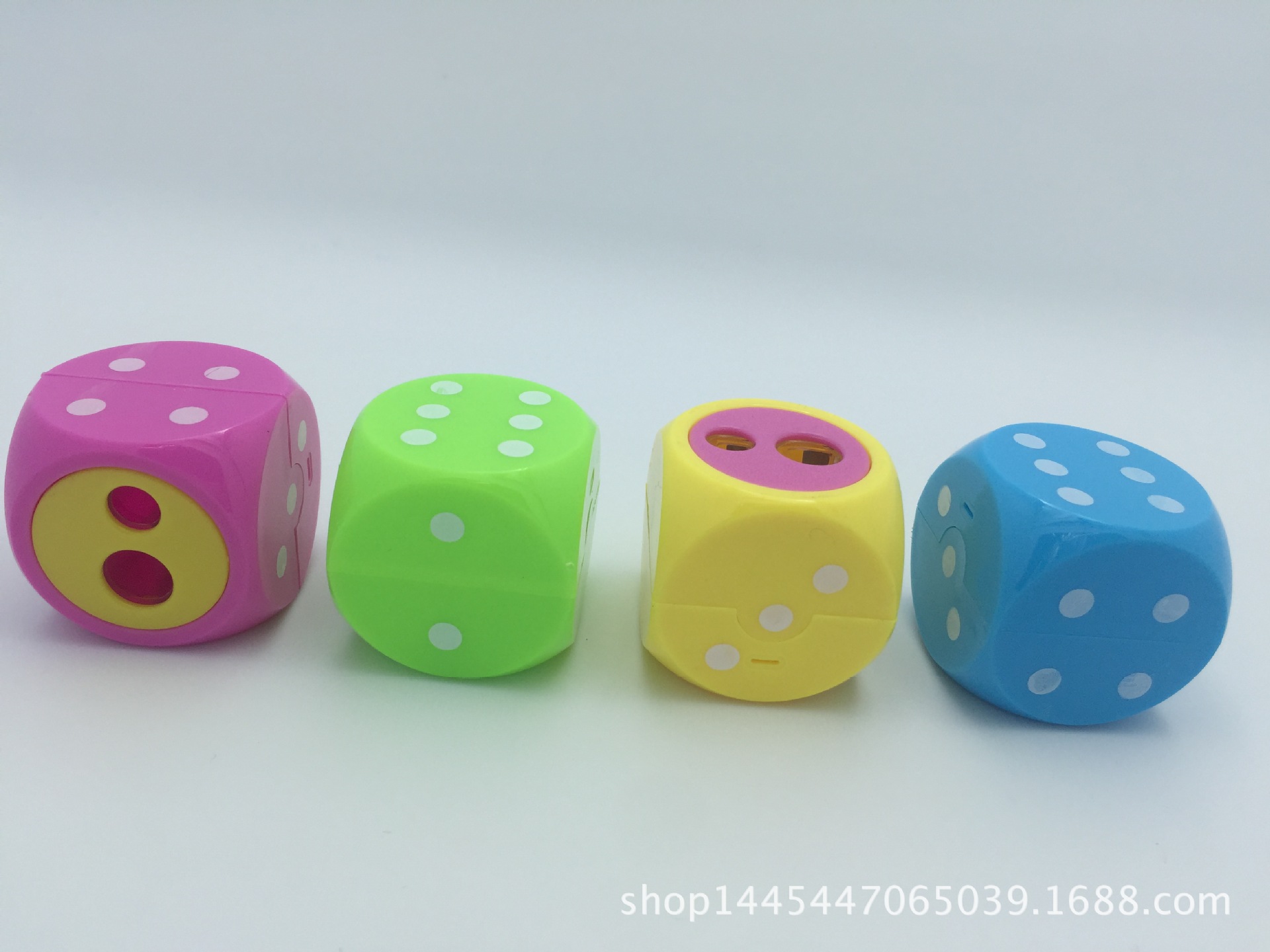 Cartoon pencil sharpener Japanese and Korean dice large hole sharpener candy color sharpener pencil sharpener Cartoon pencil sharpener Japanese and Korean dice large hole sharpener candy color sharpener pencil sharpener