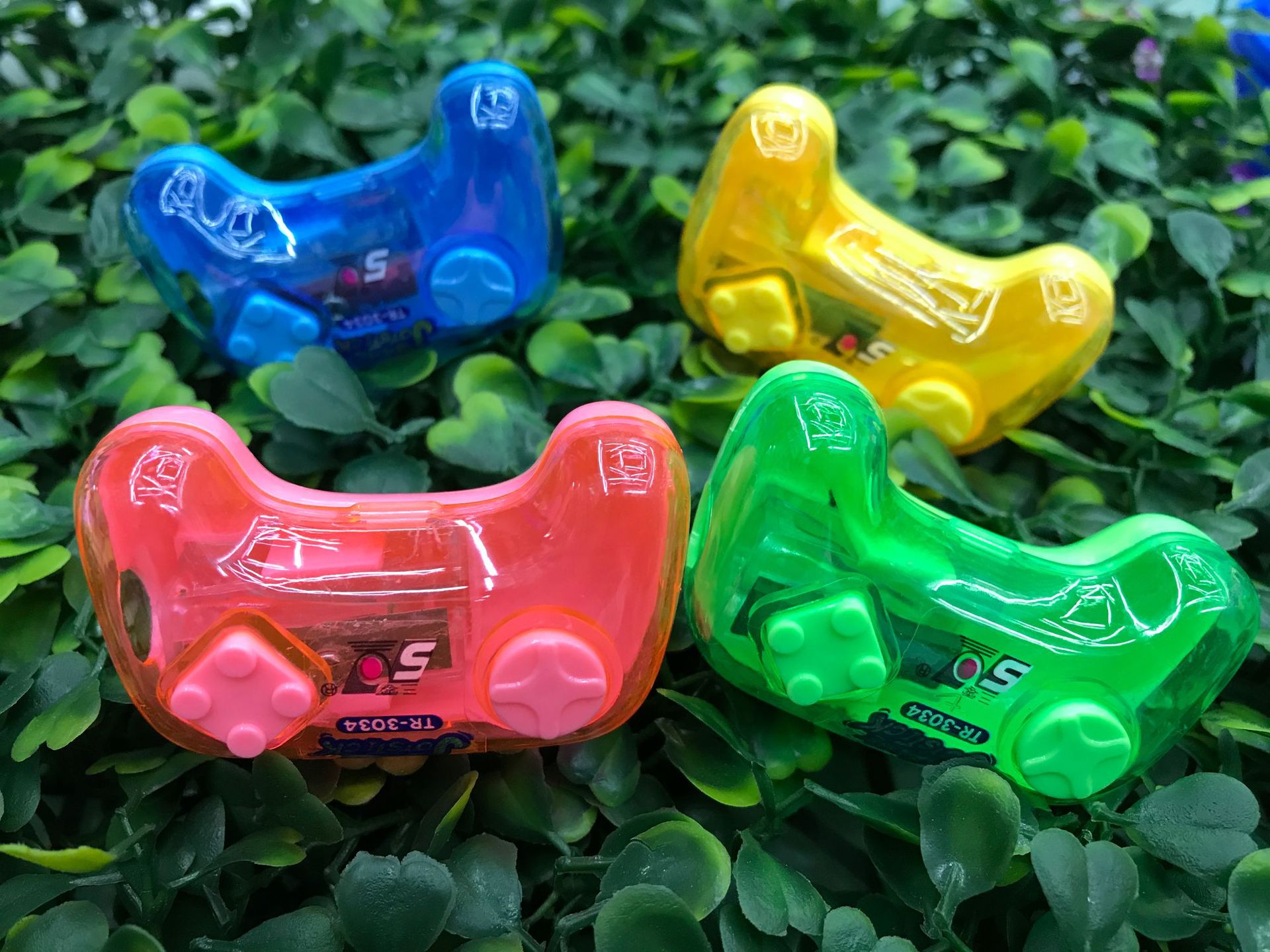 Students single hole pencil sharpener Korean style remote control pencil sharpener stationery wholesale