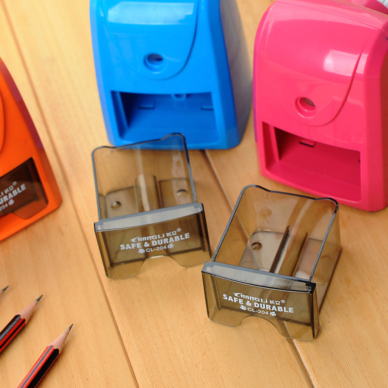 Korean cartoon creative hand rotation pencil sharpener students stationery into the pen manufacturers direct