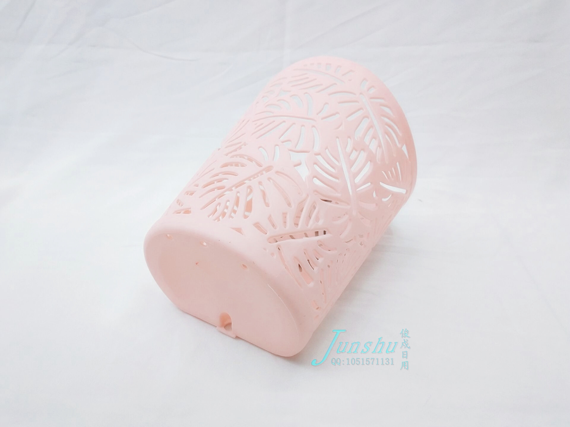 Plastic hollow-out leaves hanging baskets storage baskets Plastic hollow-out leaves hanging baskets storage baskets
