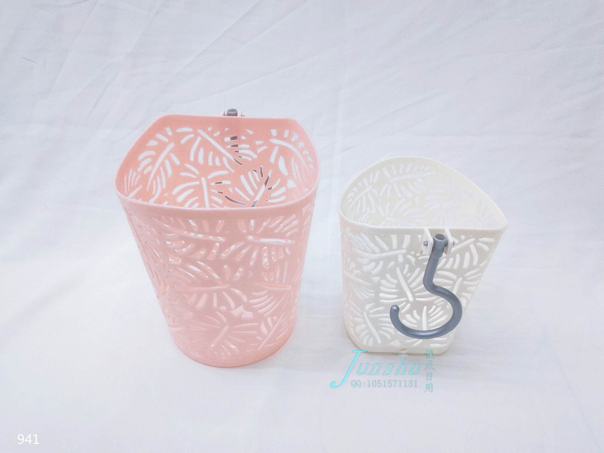 Plastic hollow-out leaves hanging baskets storage baskets Plastic hollow-out leaves hanging baskets storage baskets