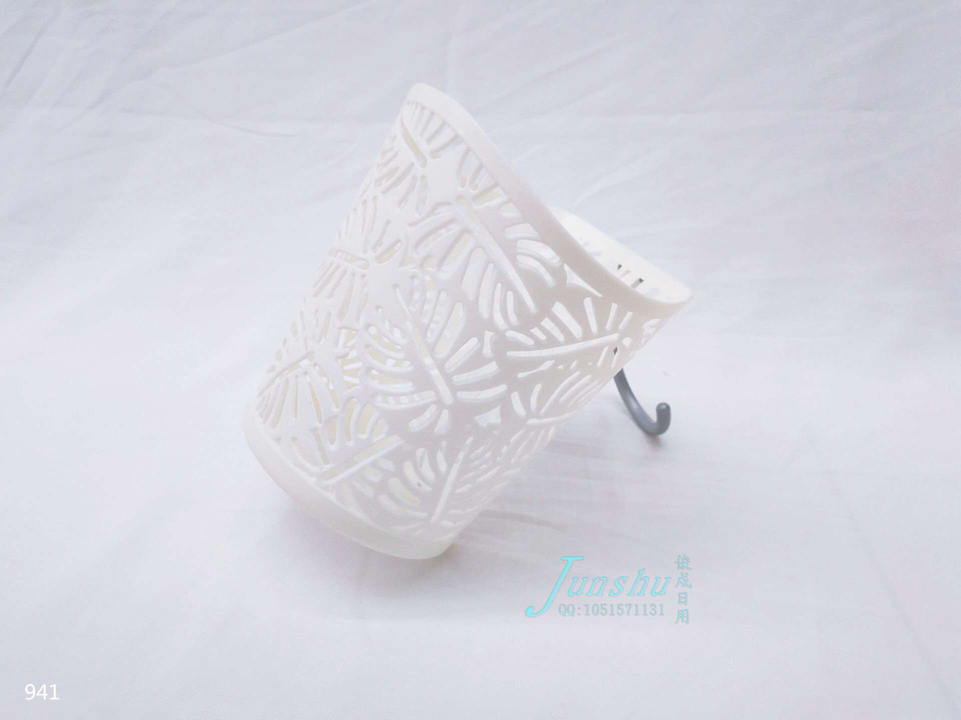 Plastic hollow-out leaves hanging baskets storage baskets Plastic hollow-out leaves hanging baskets storage baskets
