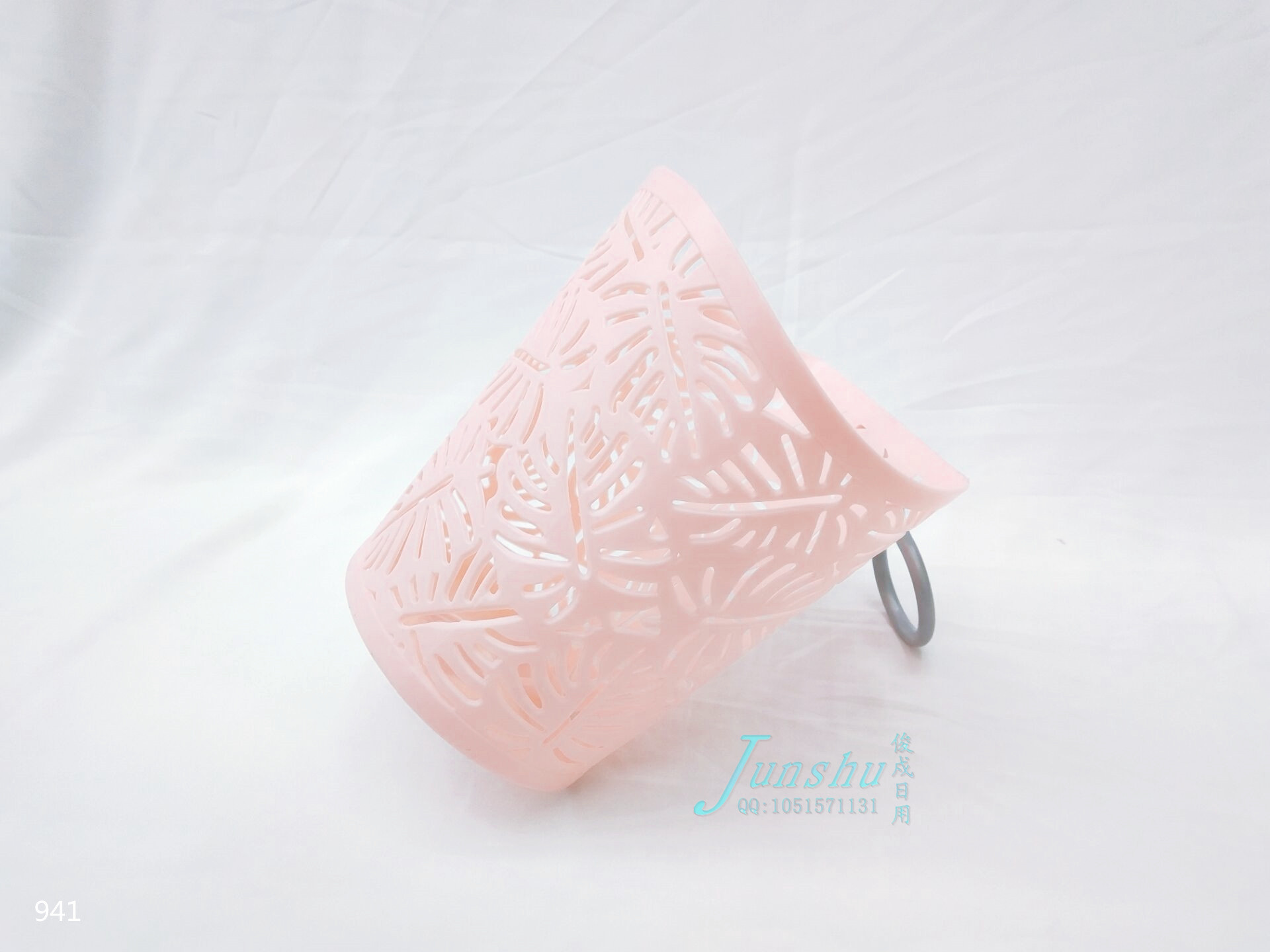 Plastic hollow-out leaves hanging baskets storage baskets Plastic hollow-out leaves hanging baskets storage baskets