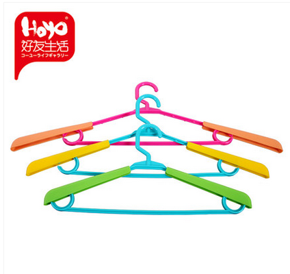 Stretchable clothes rack children plastic clothes hangers hang extra thick clothes on the clothes rack. Stretchable clothes rack children plastic clothes hangers hang extra thick clothes on the clothes rack.