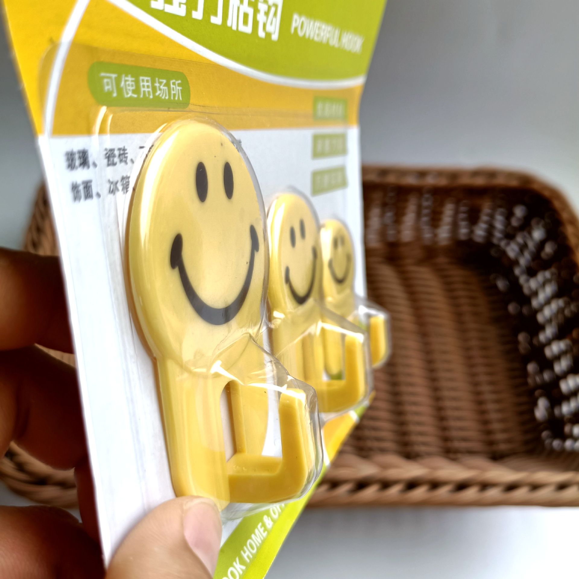 3-Piece Sticky Hook Sticky Hook Adhesive Hook Card-Mounted Sticky Hook Home Hang Clothes Cap Towel Toy Coyer 1 Yuan Supply